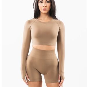 Alphalete Stratus LS crop size small colour chai